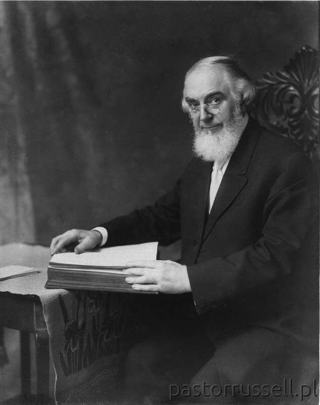 Pastor Russell - 1911 - Looking Up From Bible - Retouched - 03-06-04 Wynik