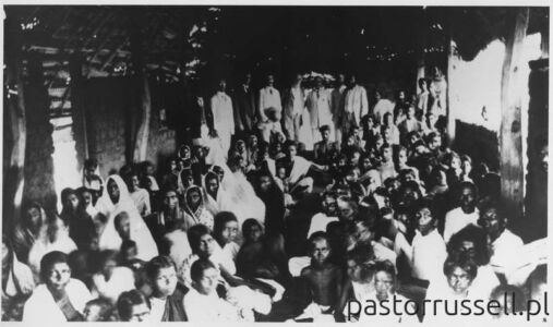I70 - 1912, February - In India. Traveling Brethren In The Background Wynik