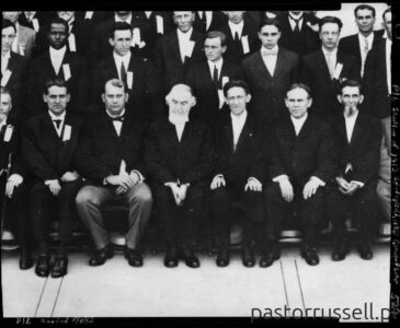 P16 - 1913 - July 13-20 - Springfield, MA Conv - Part Of Group Photo Wynik